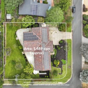Elevated Family Living on Expansive Red Hill Grounds - Photo 2