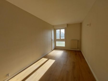Location Appartement 2 pièces 41m² MONT ST AIGNAN 76130 - Photo 2
