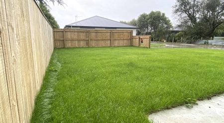 Immaculate 3-Bedroom Home in Prime Location! Modern Living & Easy Care! - Photo 5