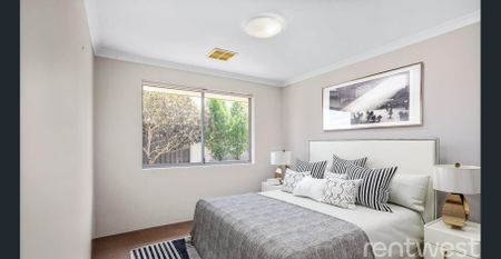 SPACIOUS FAMILY LIVING WITH STYLE & COMFORT! - Photo 4