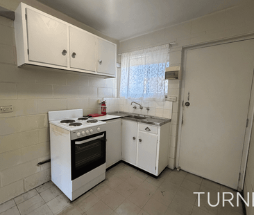 Perfect Mid-point Apartment Living - Photo 3