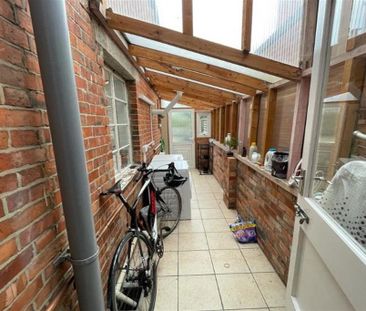 4 bedroom terraced house to rent - Photo 6