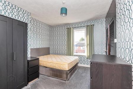 215 Carnmoney Road, Newtownabbey, BT36 6JR - Photo 3