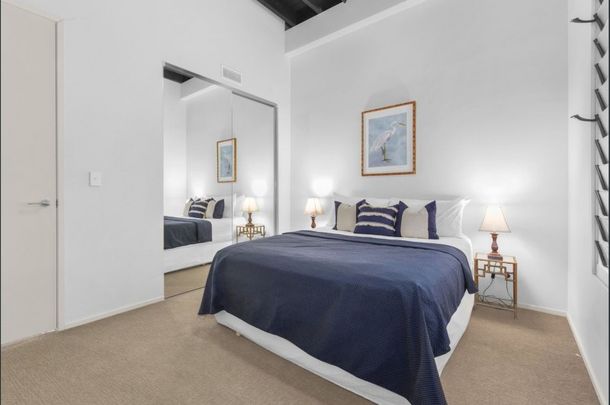 Charming Split Level Woolstore for Rent - Photo 1