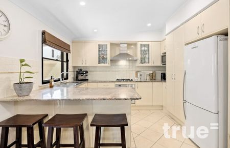 STUNNING HOME IN PRIME LOCATION - Photo 4