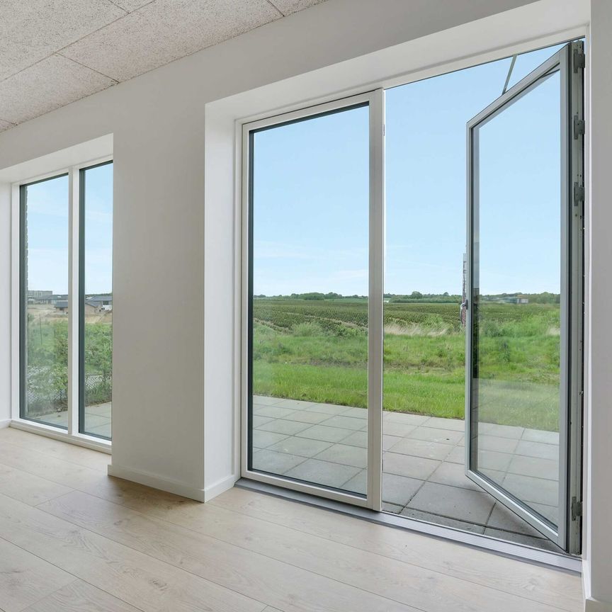 Stilrent rækkehus med god beliggenhed i Gødvad - Photo 1