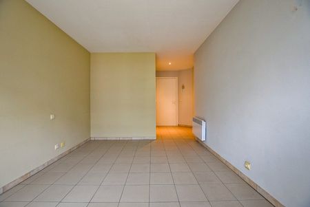 Goed gelegen 1-slaapkamerappartement (66m²) te Oostduinkerke-Bad vlakbij de winkelstraat en het strand. - Foto 2