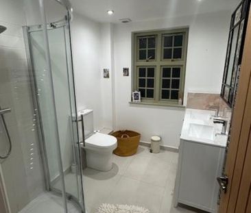 Lovely double room in family home - Photo 5