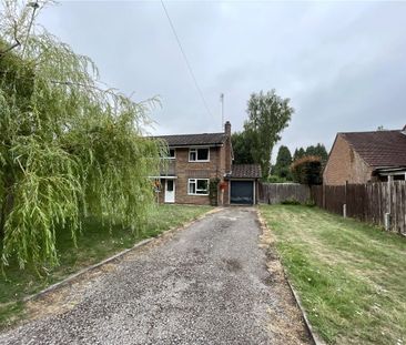 A well-presented 3-bedroom semi-detached house based on the outskir... - Photo 4