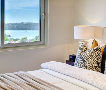 Stunning Renovated 2 Bedroom Apartment - Photo 2