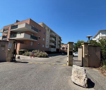 À Avignon, grand appartement avec balcon en location - Photo 1