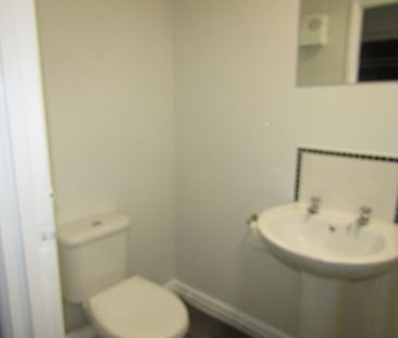 1 bed Apartment - To Let - Photo 4