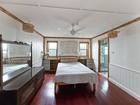 UNIQUE GARDEN OASIS - 3 BEDROOM HOME WITH STUDIO & LAKE VIEWS - Photo 2