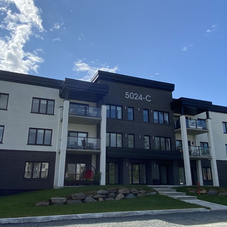 4 1/2 À LOUER - 1 MARS 2026 - Photo 1