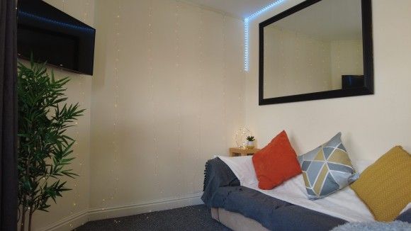 4 Bed - High Street – 4 Bed - Photo 1