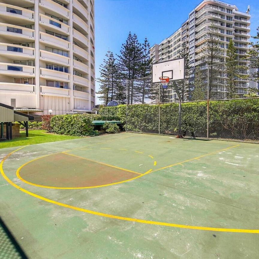 FULLY FURNISHED THREE BEDROOM BEACHFRONT APARTMENT - Photo 1