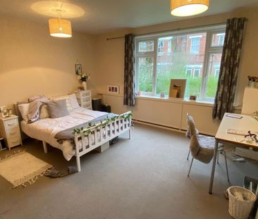 3 bedroom flat to rent - Photo 4