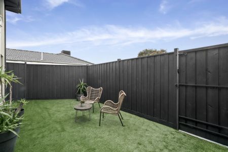 2/15 Jurga Court, Seaholme. - Photo 5