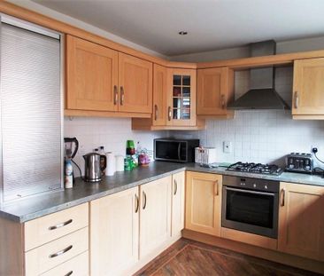 3 bedroom semi-detached house to rent - Photo 2