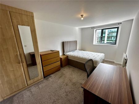 2 bedroom flat to rent - Photo 2
