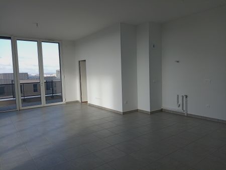 BEZANNES- Appartement T4 de 96m2 avec terrasse de 56m2 avec garage et stationnement, disponible en janvier 20 - Photo 2