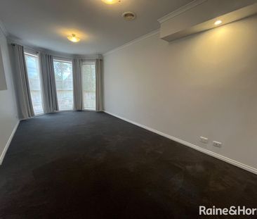 Great Central Location opposite parkland... - Photo 3