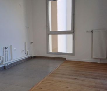 location Appartement T2 DE 41.5m² À REIMS - Photo 1