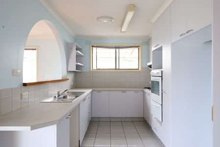 FAMILY SIZED 4 BEDROOM HOME - Photo 4