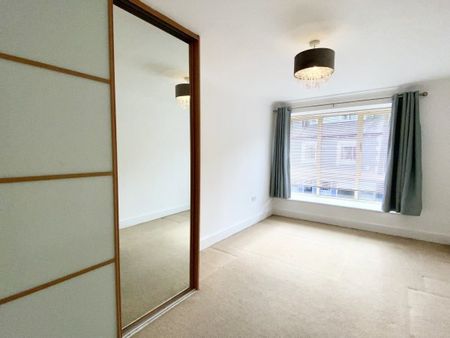 Times Square, Tunbridge Wells - Photo 2