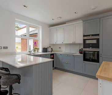 4 bedroom semi-detached house to rent - Photo 3