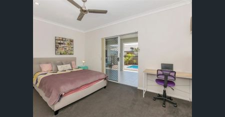 STUNNING 4 BEDROOM, 2 BATHROOM HOME + POOL + SOLAR! - Photo 3