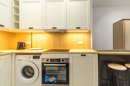 APPARTEMENT MEUBLÉ - T2 - 23m² - CENTRE VILLE - ENTIEREMENT RENOVÉ - Photo 3