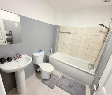 2 bedroom flat to rent - Photo 4