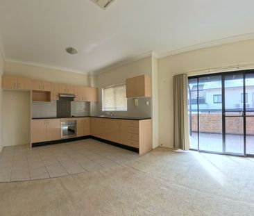 Spacious 1 Bedroom Unit - Photo 3