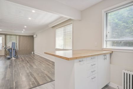 For Lease - 18 Thirty Third Street Unit# 1, Toronto, Ontario - Photo 3