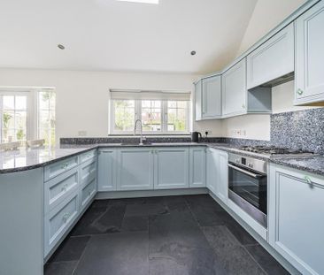 3 bedroom detached house to rent - Photo 6