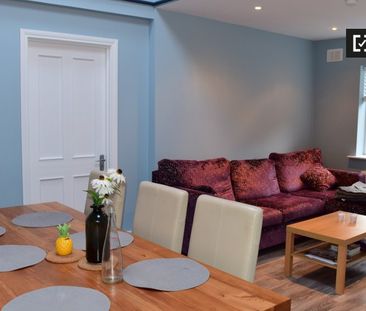 Room to rent in 4-bedroom houseshare in Whitehall, Dublin - Photo 5