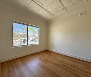 4 Bedroom Home in the Heart of Kingsford - Photo 2