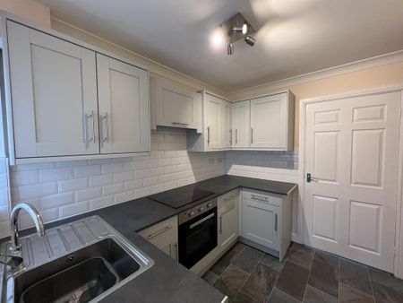 2 bedroom flat to rent - Photo 4