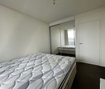 Spacious 2 bedroom apartment with City Views in Emerald Park - Photo 4