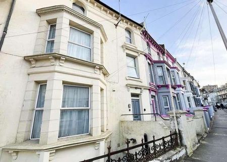 Cambridge Gardens, Hastings, TN34 - Photo 2