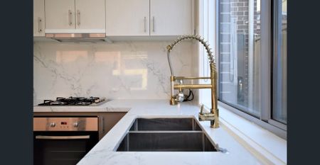 Stylish Family Home in a Prime Sunshine West Location! - Photo 4