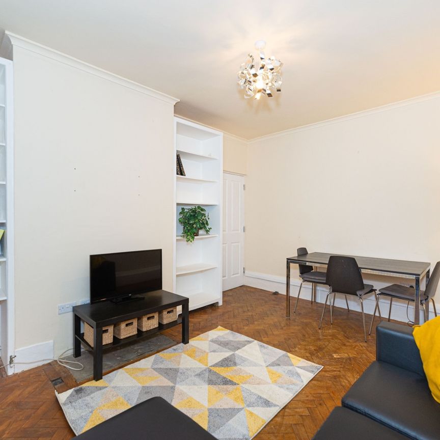 2 Bed Flat, Triangle Place, SW4 - Photo 1