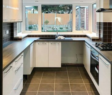 3 bedroom semi-detached house to rent - Photo 5