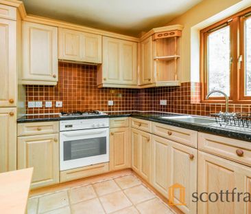 3 bedroom flat to rent - Photo 4