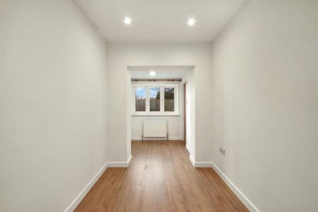 2 bedroom detached bungalow to rent - Photo 2