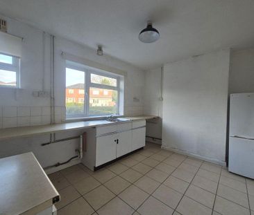 3 bedroom semi-detached house to rent - Photo 6