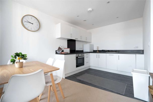 A one bedroom apartment to rent in the Jacksons Corner development. Benefiting from south facing inner courtyard views and a balcony. - Photo 1
