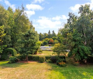 Impressive family house in an idyllic edge of village location with landscaped gardens, set in c2.44 acres. - Photo 3