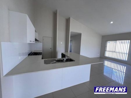 Fabulous Home in the highly sought after Hillview Estate! - Photo 5